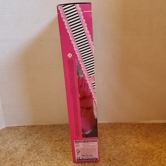 NIB VINTAGE Barbie French Doll Collector Edition Dolls of the World 1996 - Picture 4 of 9
